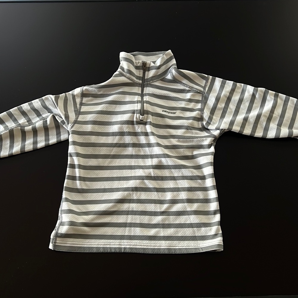 Patagonia size 5/6 (xs) kids striped pullover